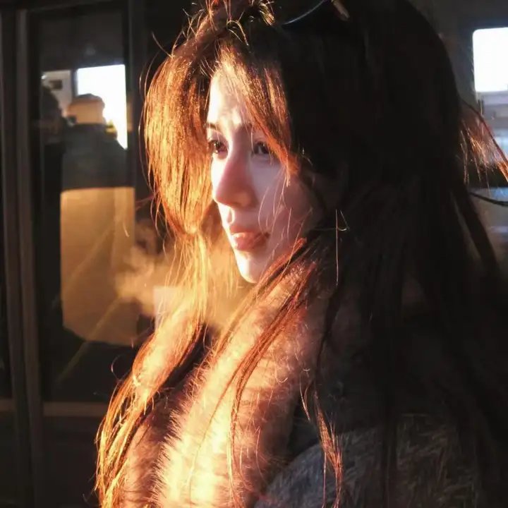 闪婚豪门，大佬竟是我自己