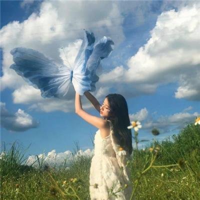 她苟活成了王者